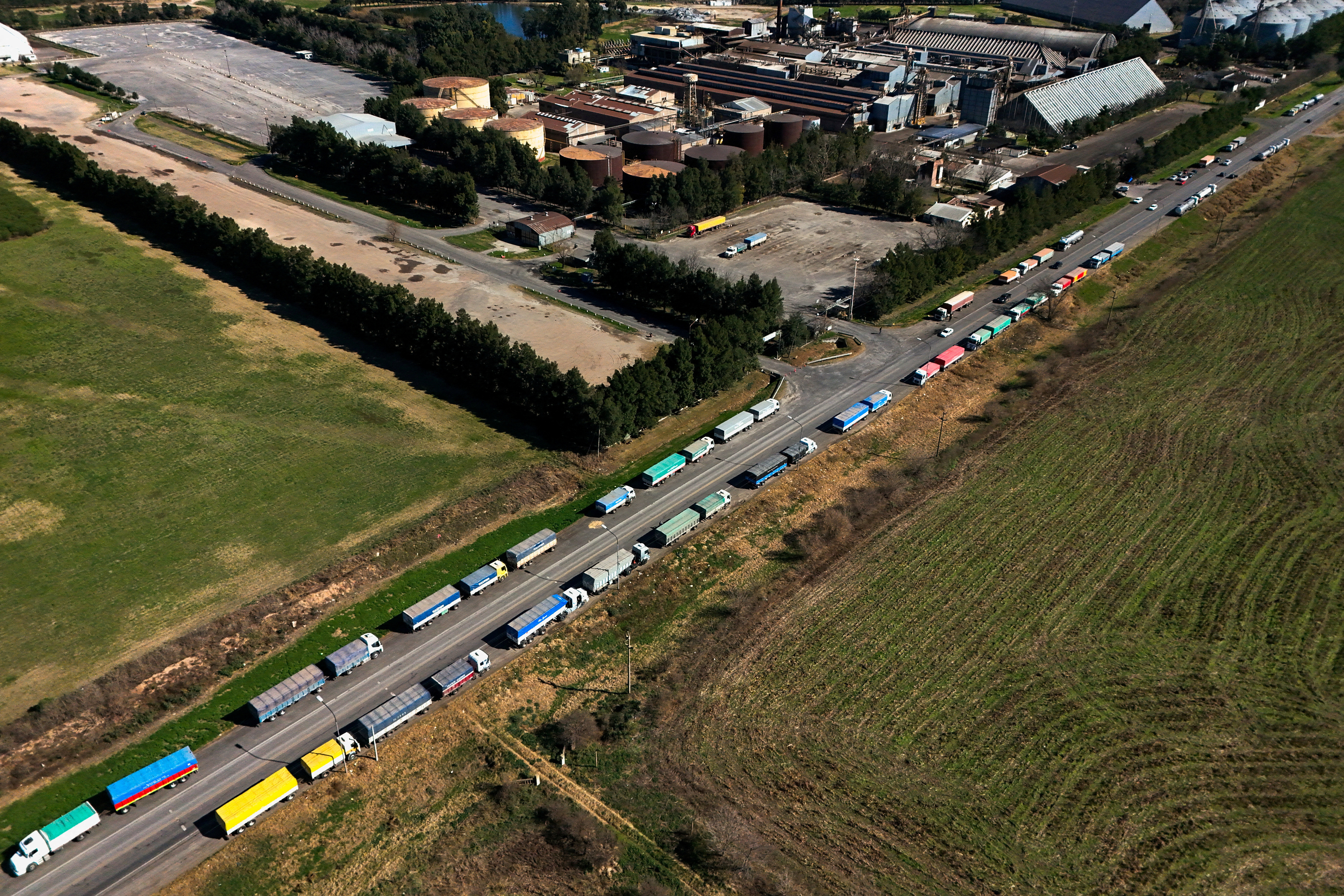 Argentina oilseed workers' strike nears one-week mark