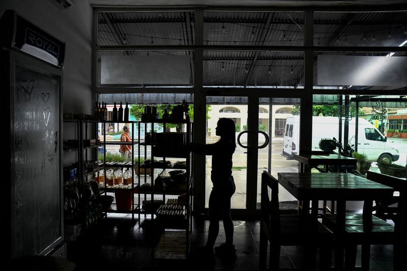 Cuba slowly starts restoring power after island-wide blackout