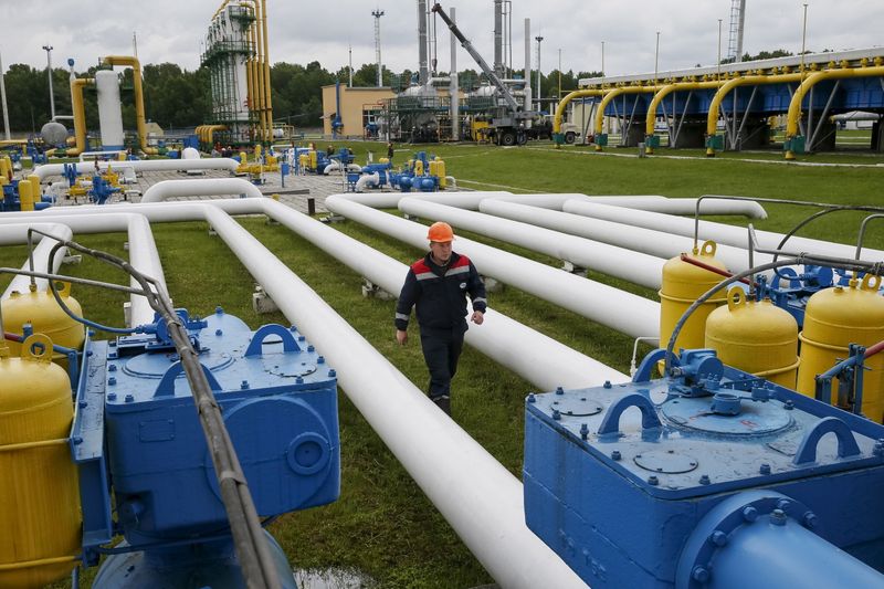 European gas prices dip with steady supply outlook