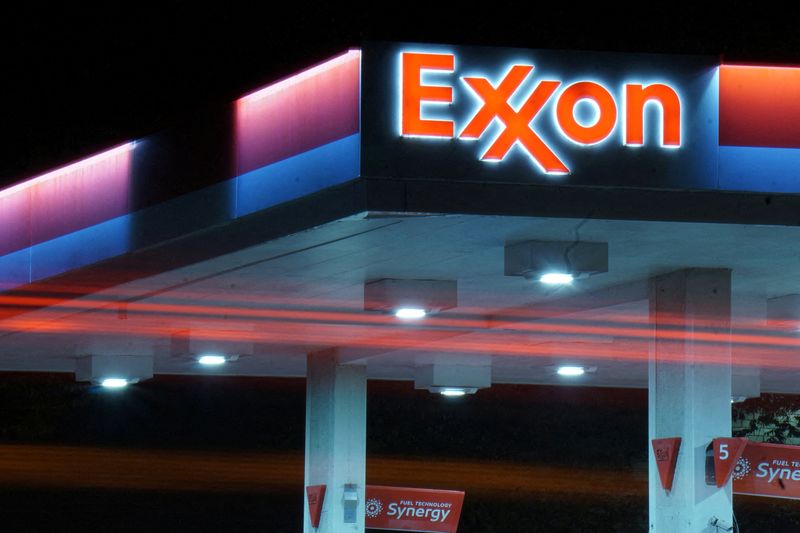 Exxon Mobil signals oil refining results to hurt Q4 profits