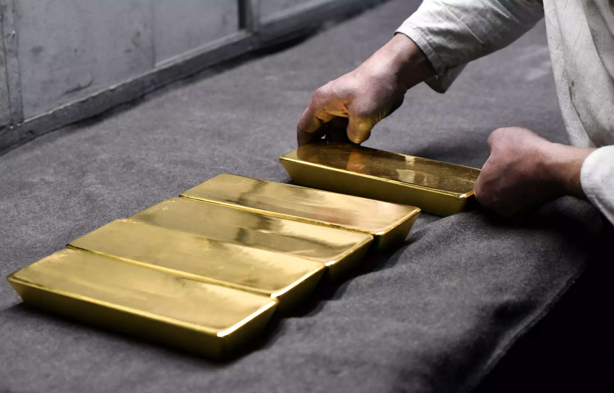 Gold eases as steady dollar dampens appeal