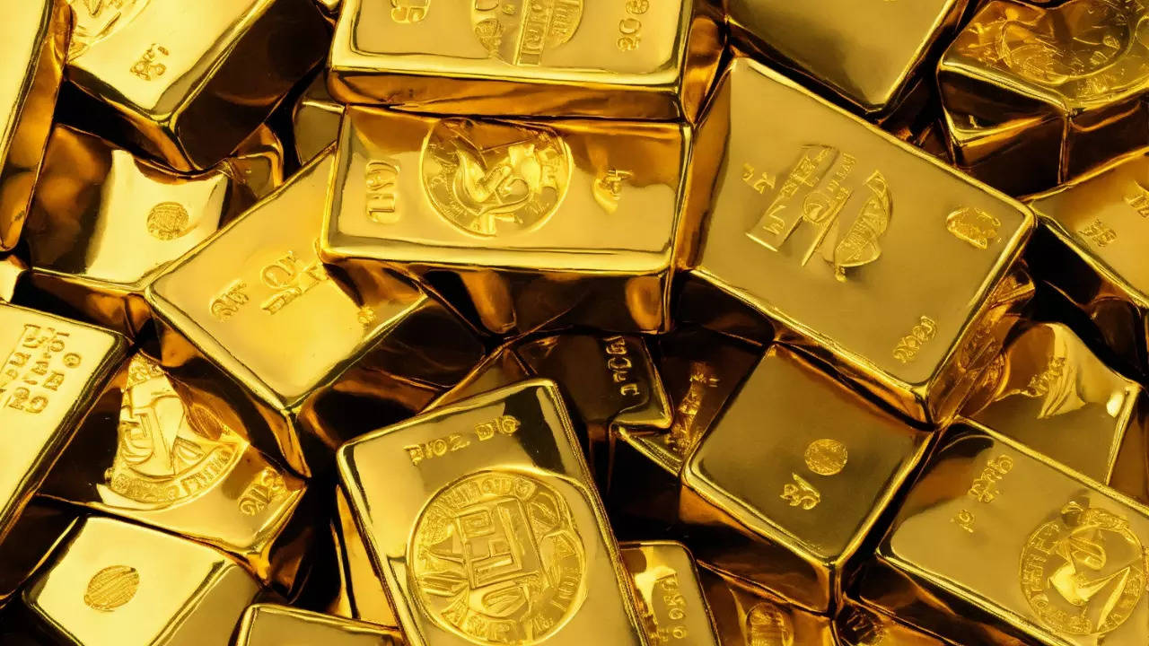 Gold edges higher as Middle East tensions spur demand