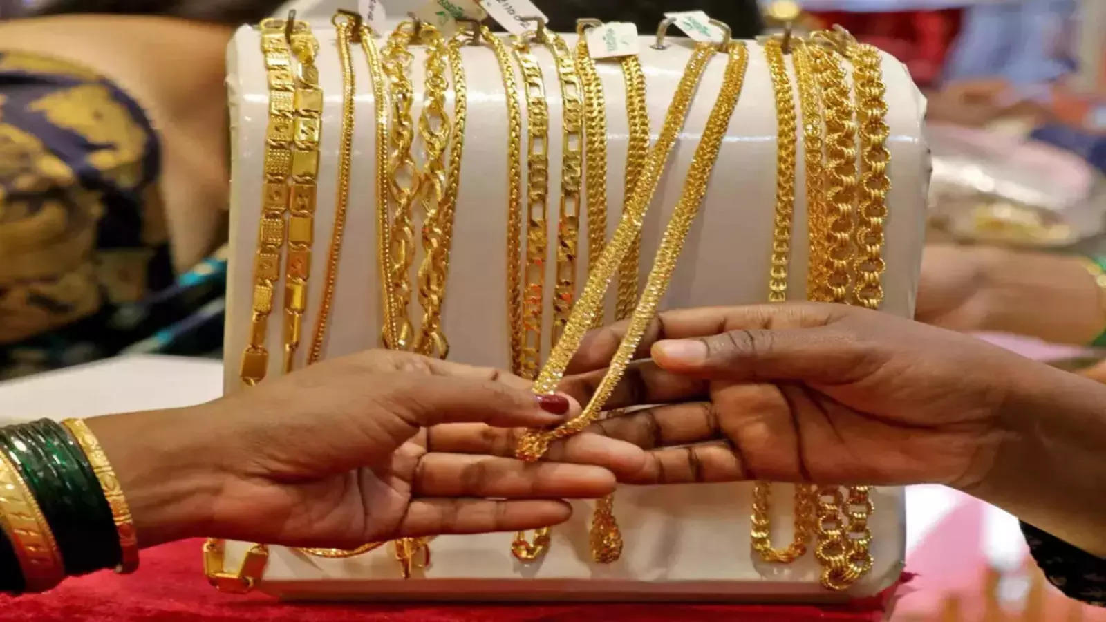 Gold prices edge higher as US dollar, yields soften