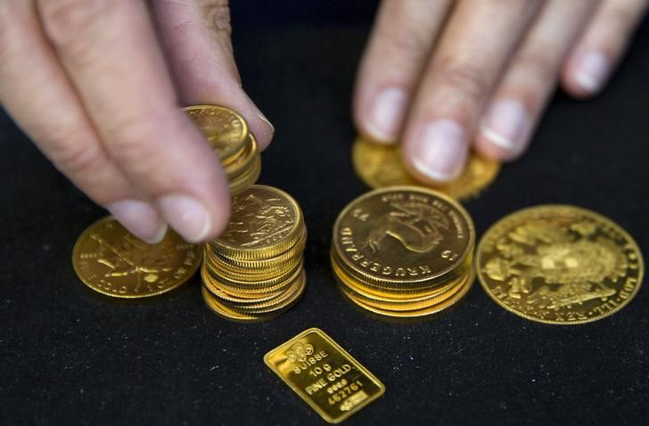 Gold prices slipped lower on strong dollar; Fed stance in focus