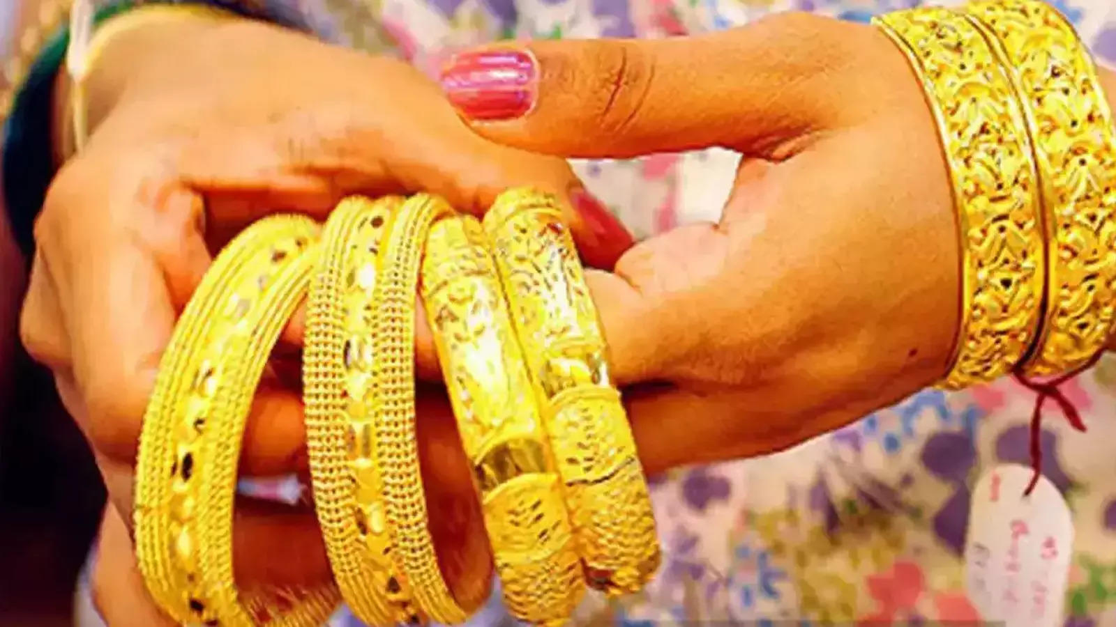 Gold prices flat ahead of key US inflation data