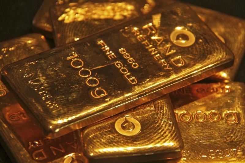 Gold prices scales $2,700/oz level to over one-month high