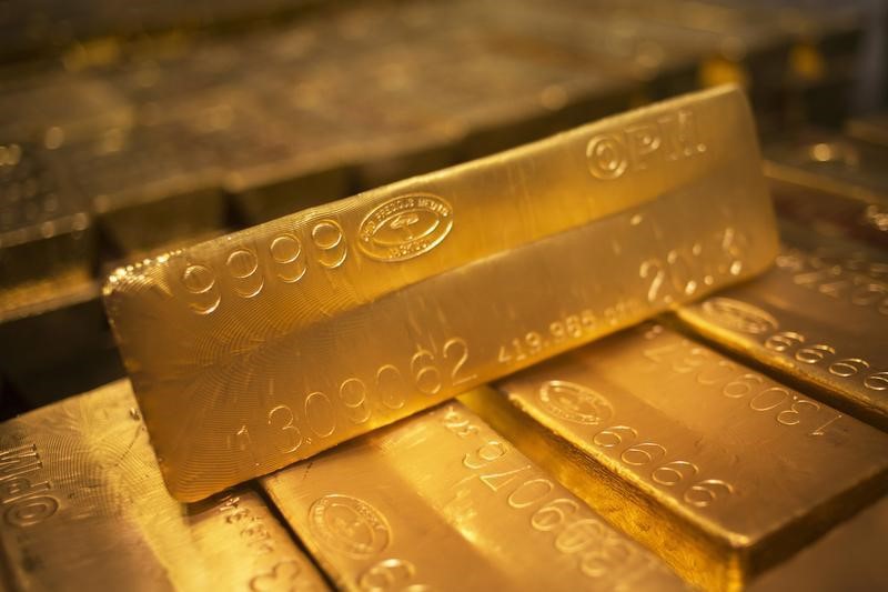 Gold prices edge higher; rebounding after sharp losses