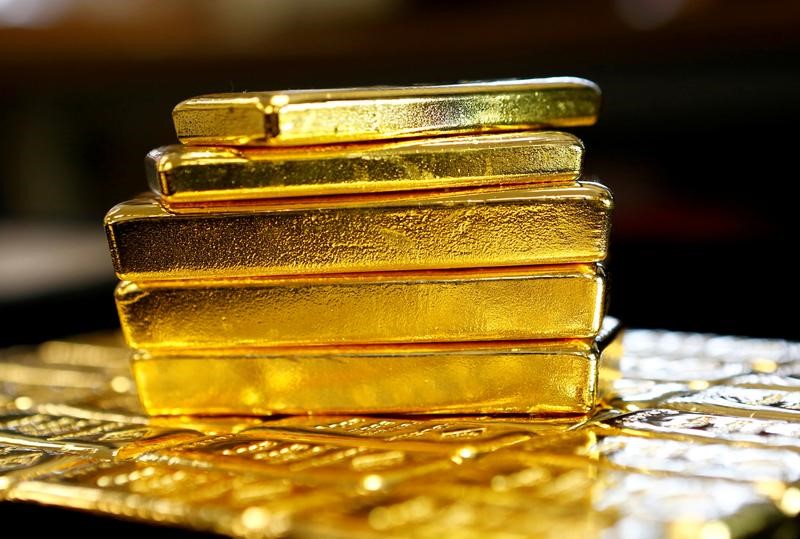 Gold prices rise, set for strong weekly gains on Russia-Ukraine jitters