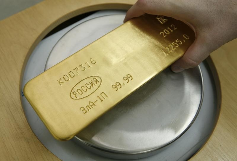 Gold prices edge higher amid election uncertainty, Fed meeting