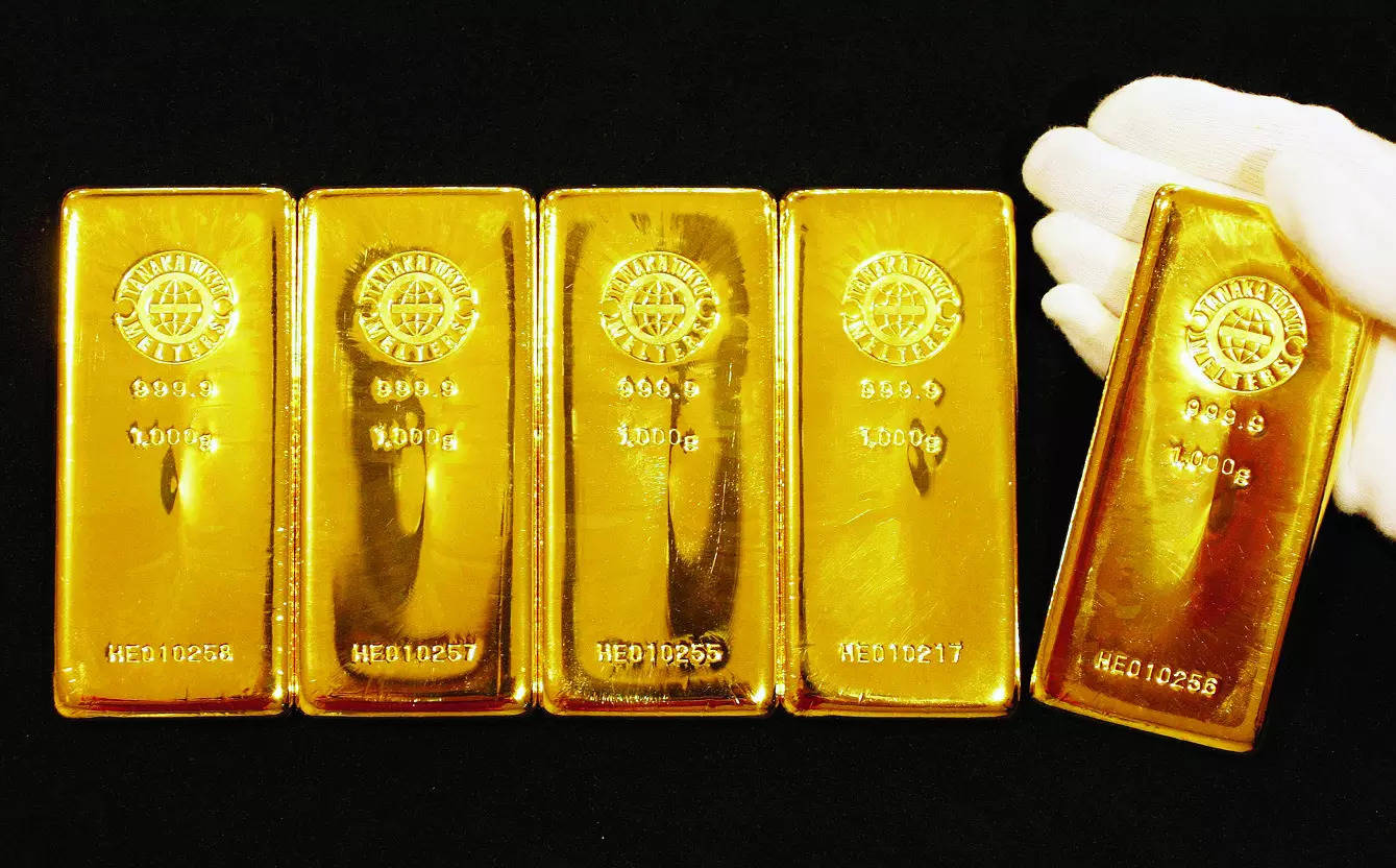 Gold resumes retreat despite soft jobs report as traders book profits