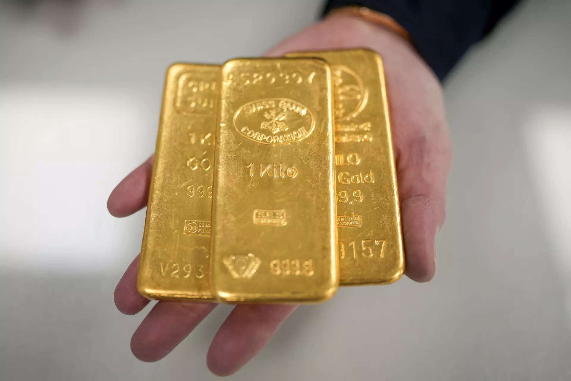 Gold shatters record roof, heads for third straight weekly gain on buying momentum