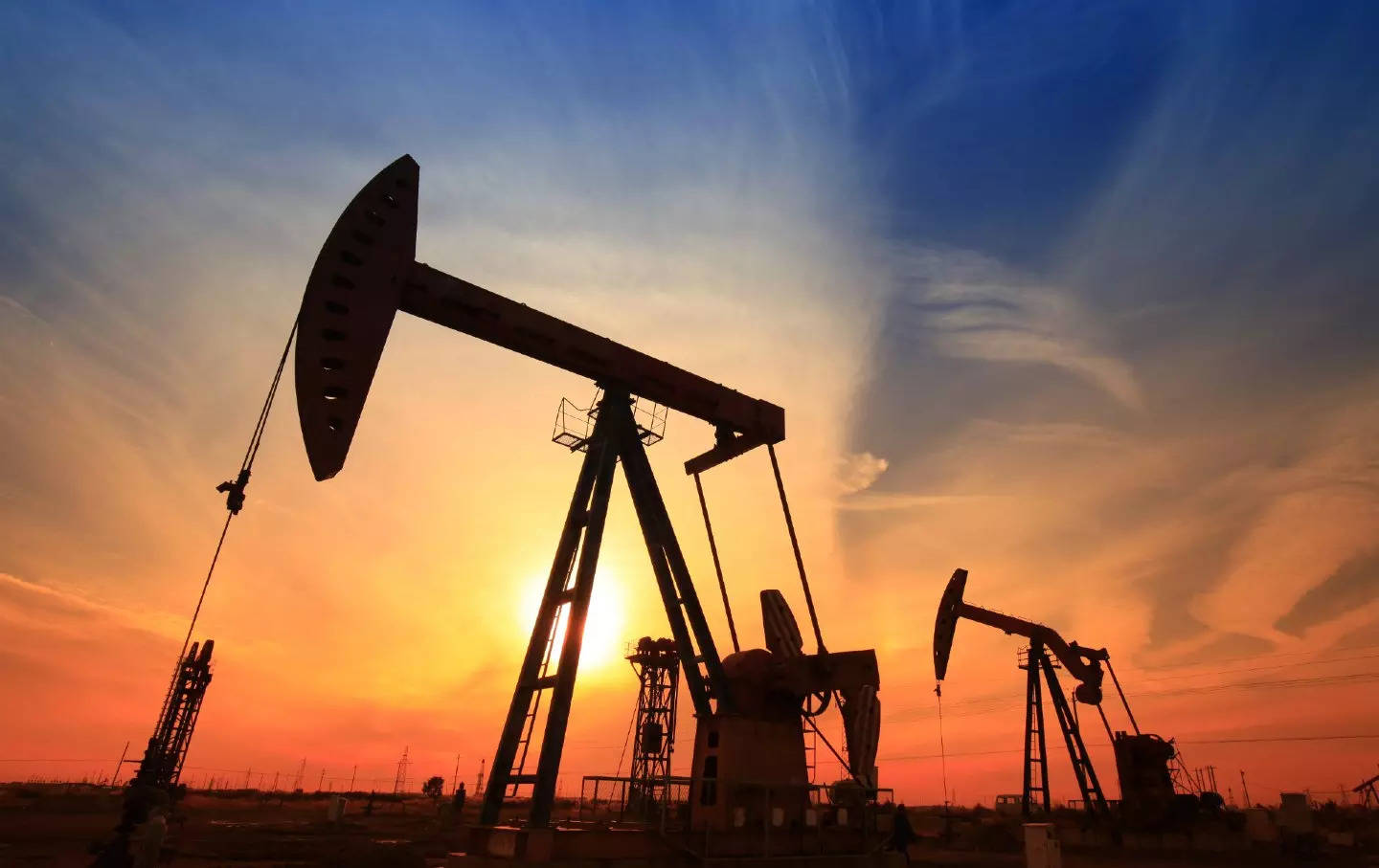 Oil dips on deflated US interest rate cut expectations, OPEC+ decision