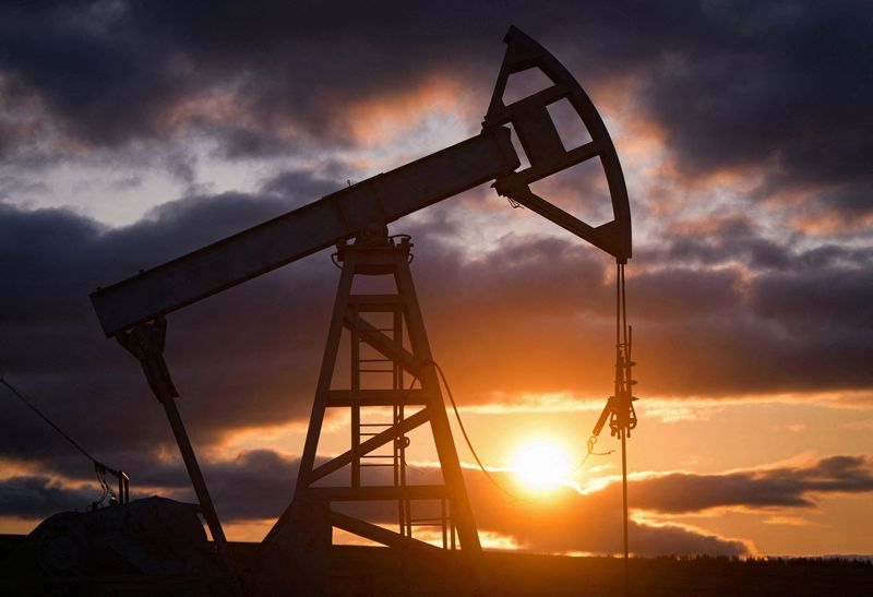 Oil prices down on swelling US crude stocks, easing Middle East tensions