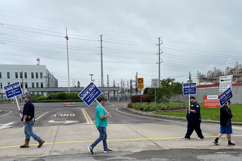 US labor board judge rules Exxon's Texas refinery union lockout was legal