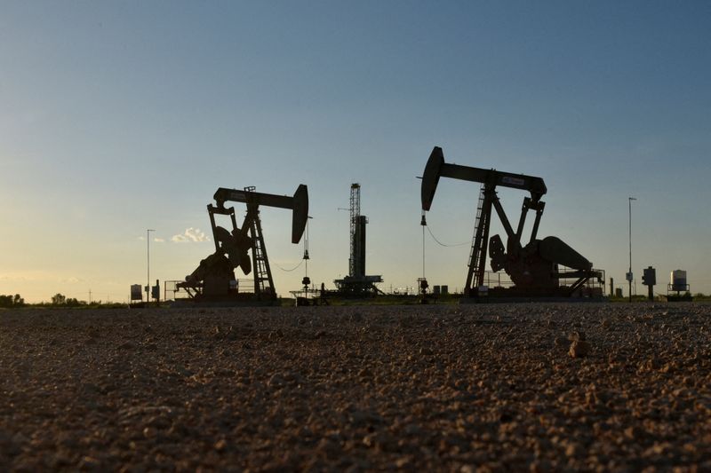 US oil output hits monthly record high in August, EIA says