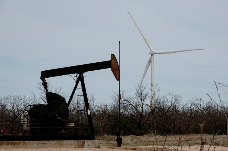 US shale companies produce more crude using fewer rigs