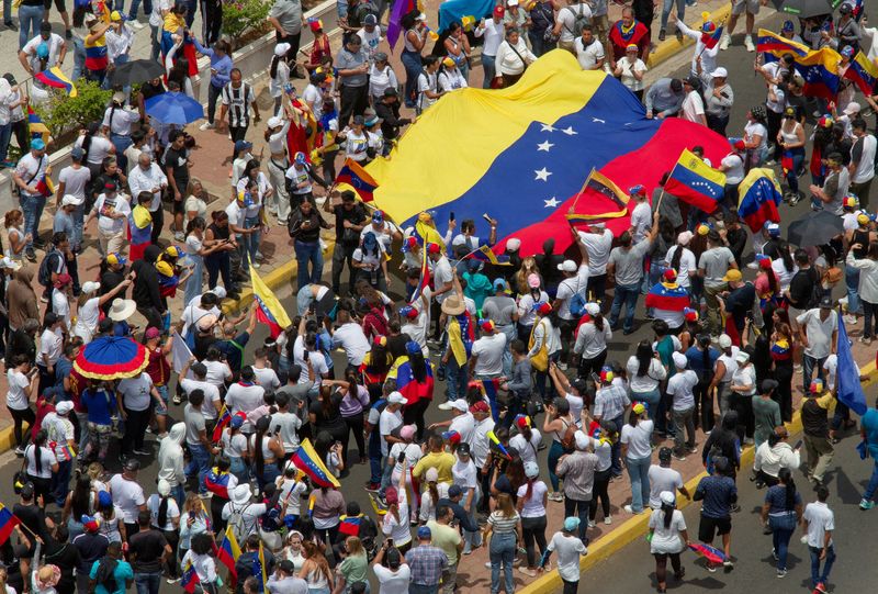 Venezuela's oil industry operating normally amid election protests