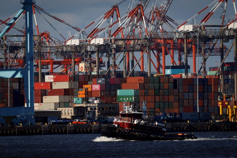 White House urges union, employers to negotiate quickly for new ports contract