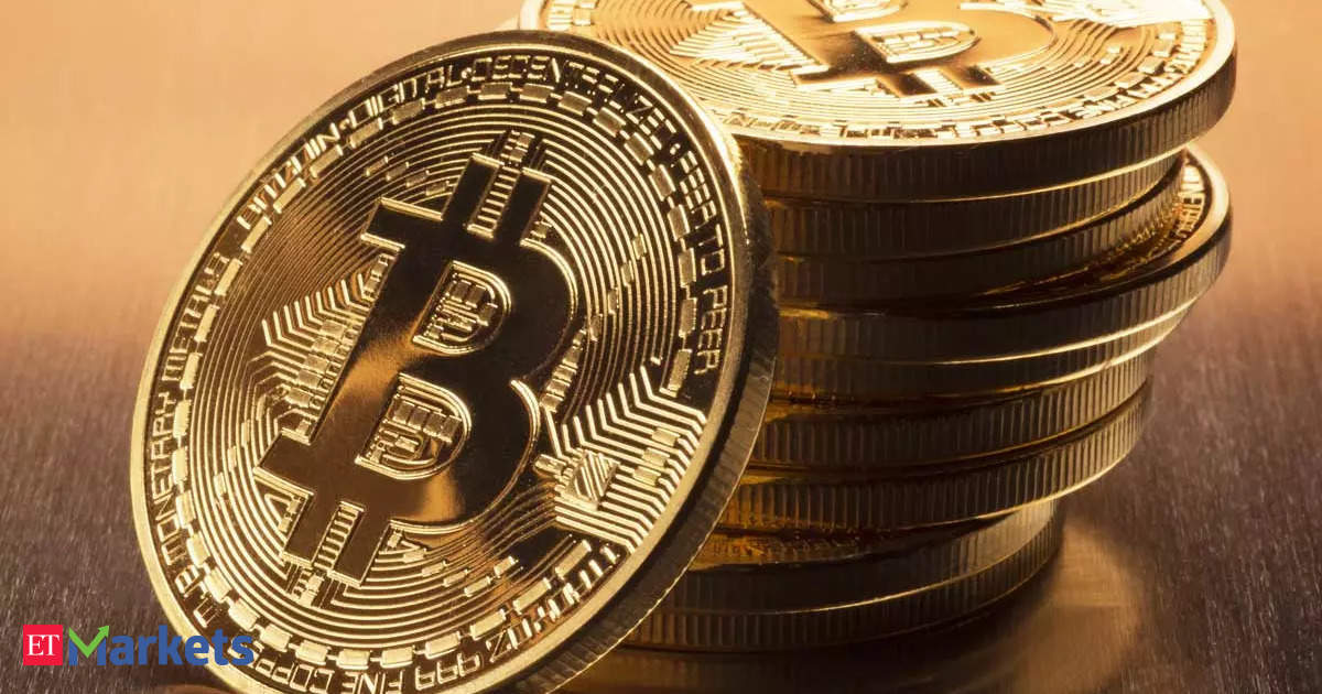 Bitcoin sinks 4% before Fed after mixed investment launch