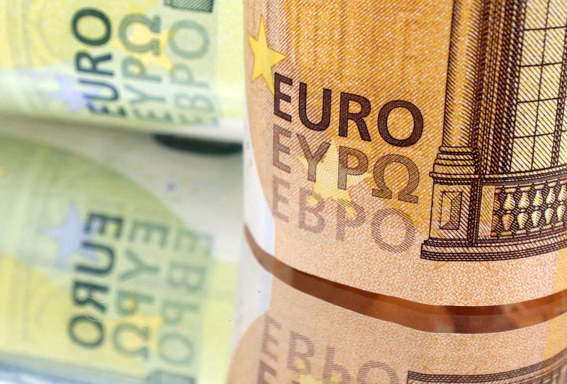 Wait-and-see ECB boosts euro comeback as King Dollar's crown slips