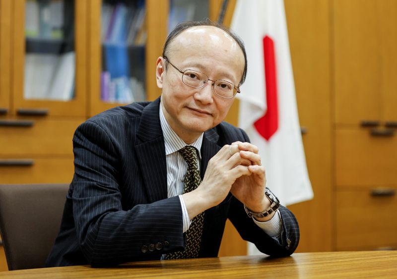 As pain from weak yen deepens, Japan's ex-currency chief Kanda warns of action