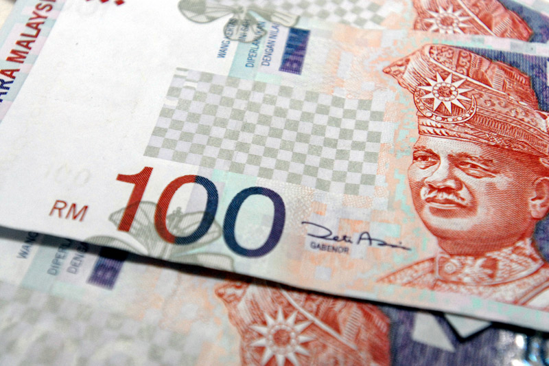 Asia FX extends fall on Trump tariff fears; ringgit jumps on BNM rate hold bets