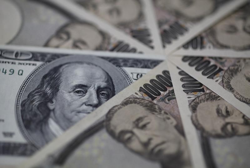 Asia FX muted as dollar stays near 2-yr peak amid rates, tariffs speculation