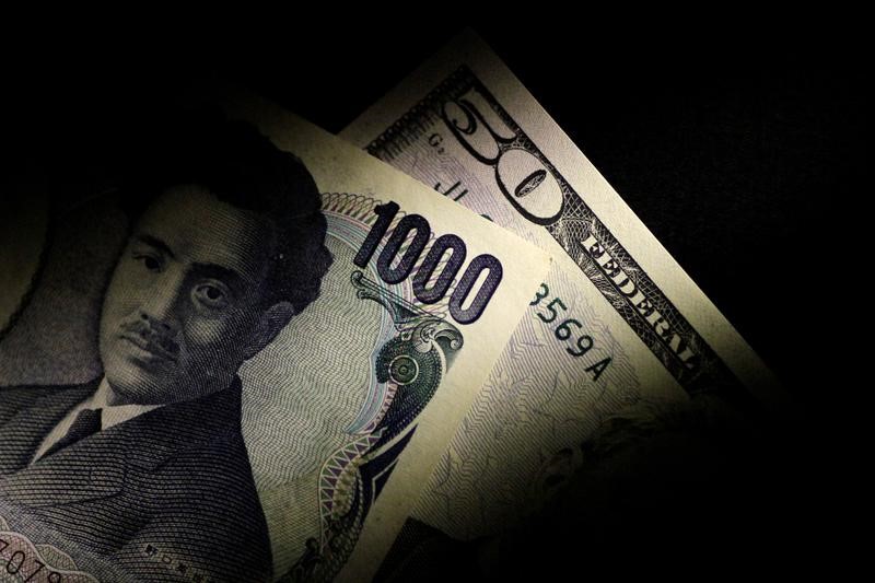 Asia FX rises as dollar loses ground before CPI report