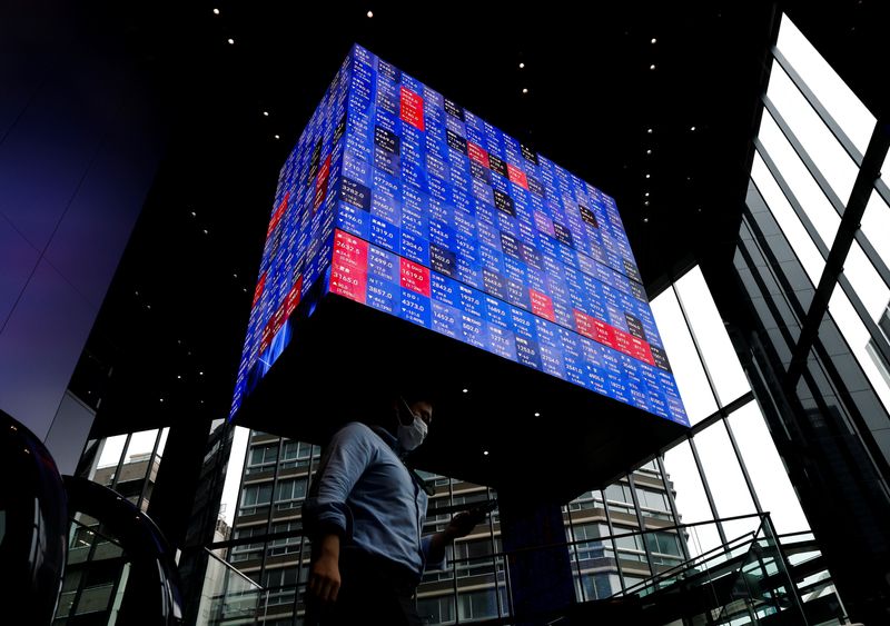 Asian stocks slip as geopolitical fears sap confidence