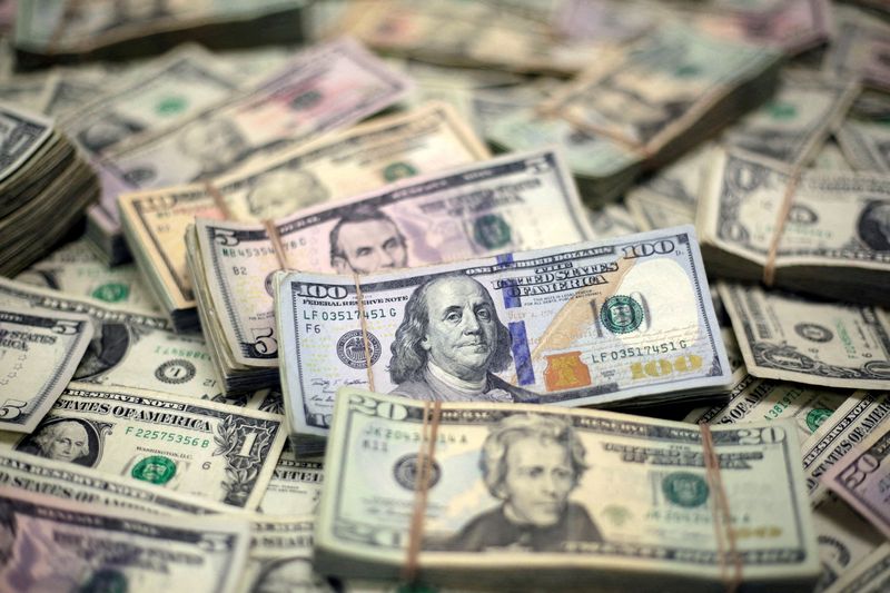 US dollar falls as markets brace for presidential debate, inflation