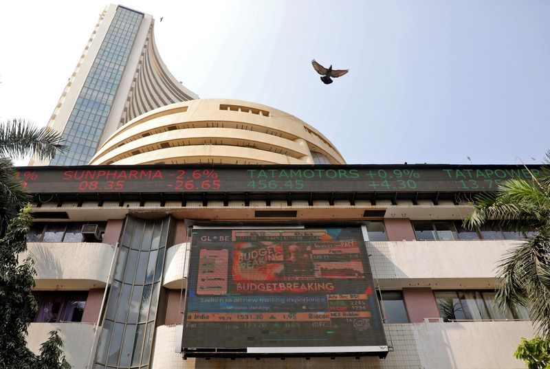 Foreign investors ditch India's pricey stocks, opt for new issues