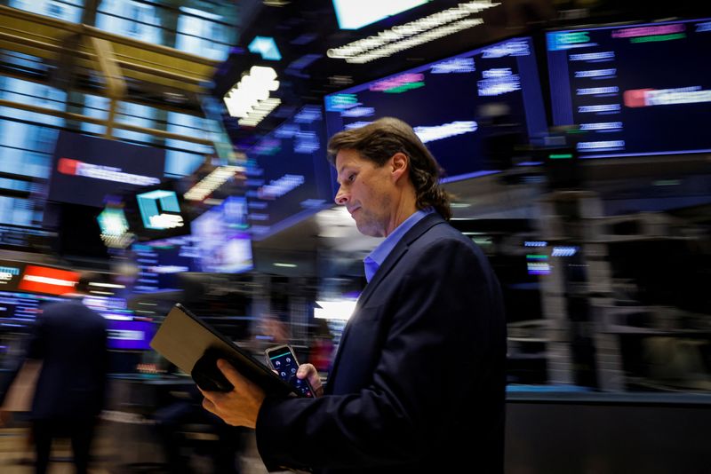 Wall St ends slightly higher after Fed policymakers back rate cuts