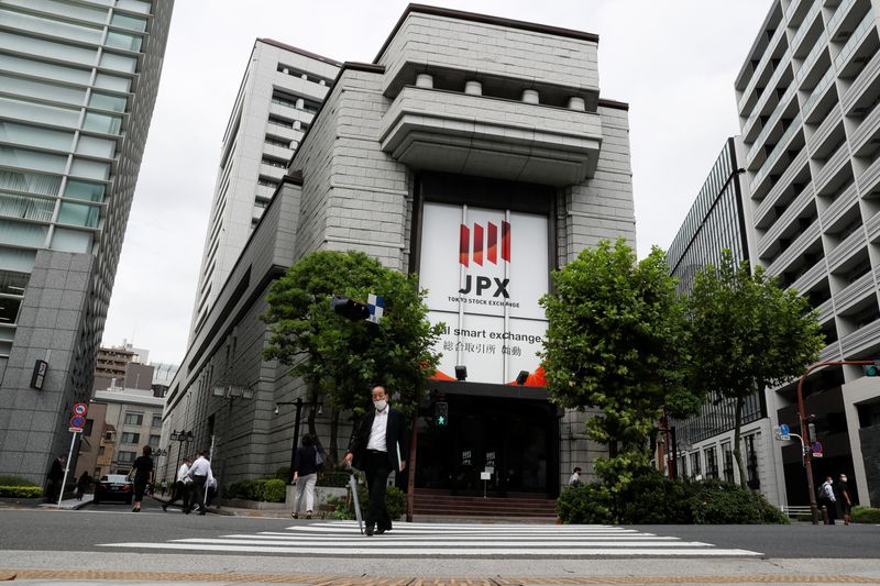 Japanese investors exit foreign assets for third straight month in Dec