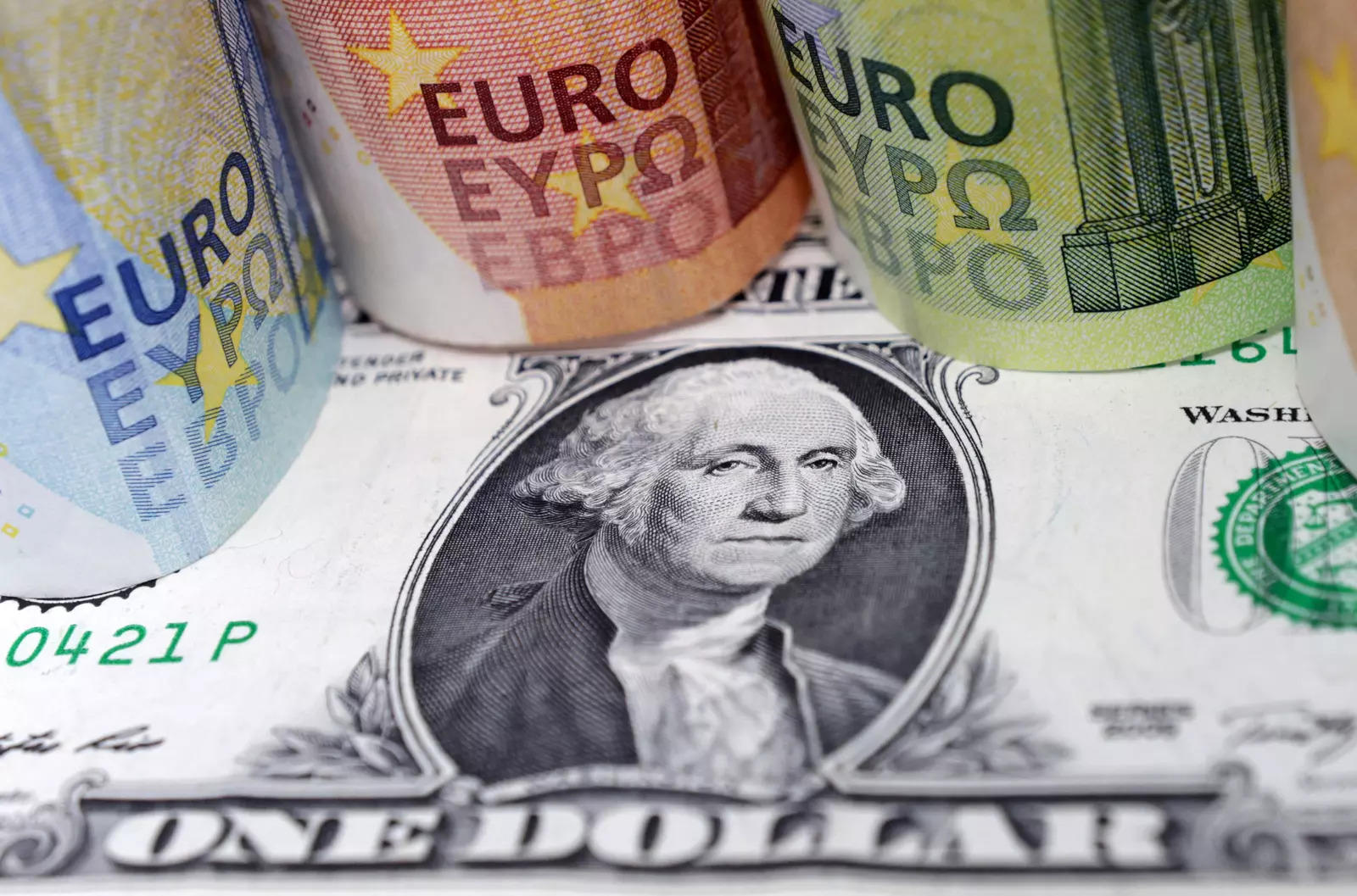 Rate hike bets hoist Euro and bolster US dollar