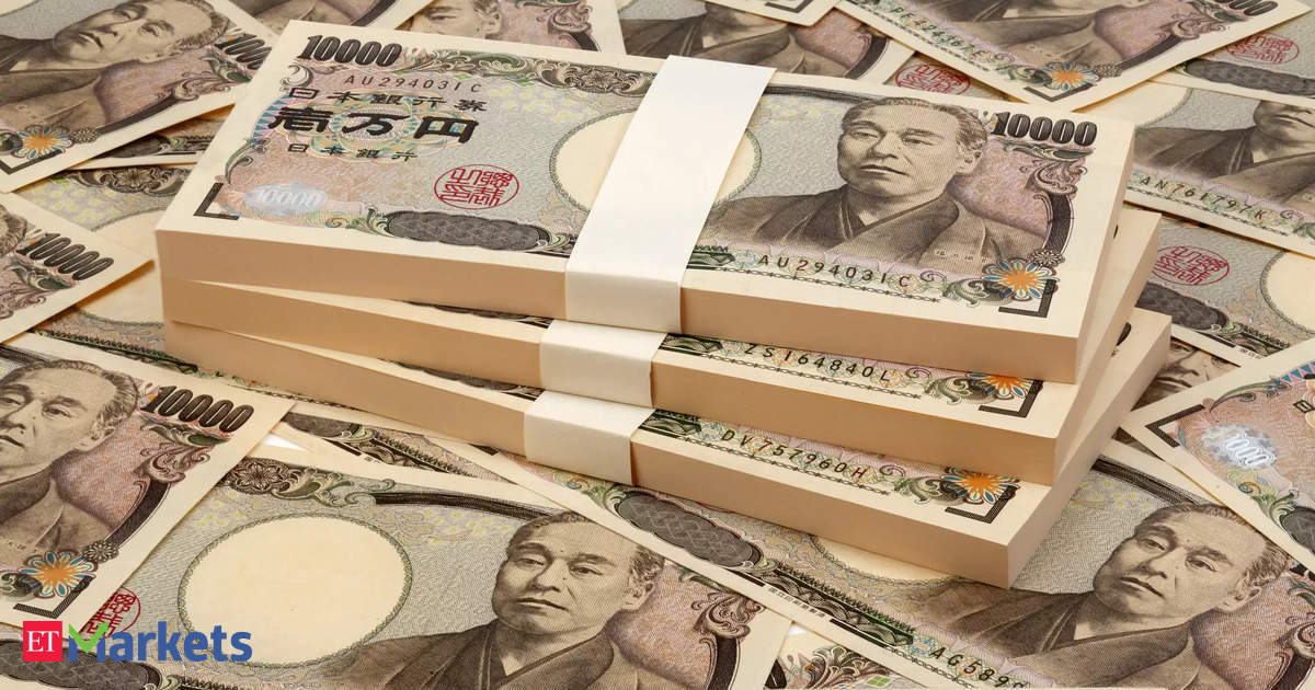 Yen hits 34-year low ahead of key US inflation test