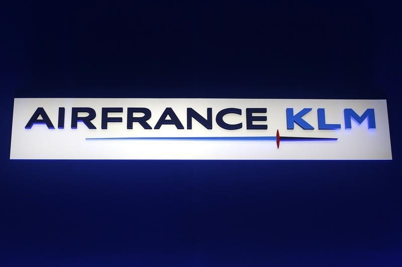 Air France-KLM to cut costs, shares pop
