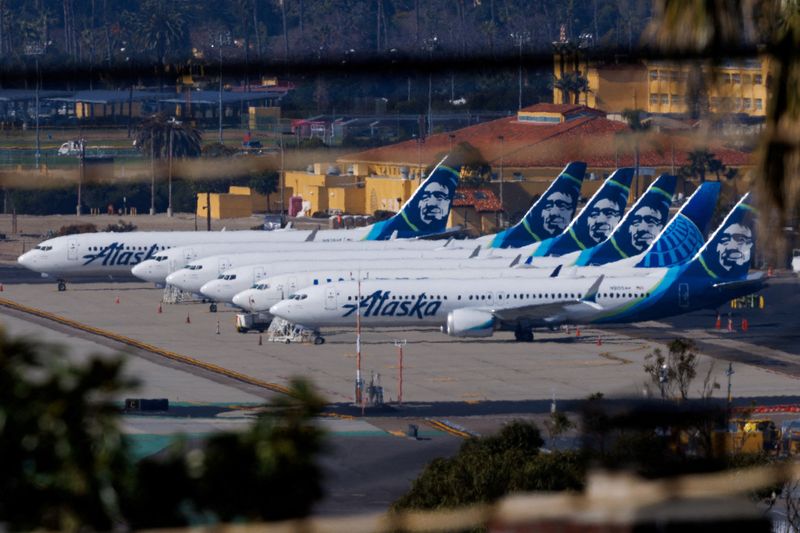 Alaska Air raises profit forecast on summer demand, outage-linked bookings