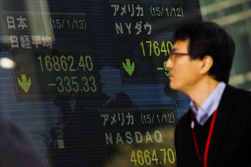 Asian stocks dip after US presidential debate; Chinese shares at 7-mth low