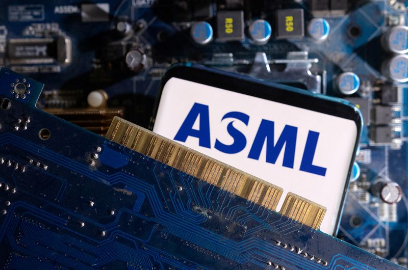 ASML cuts forecasts in Q3 earnings published early; shares fall