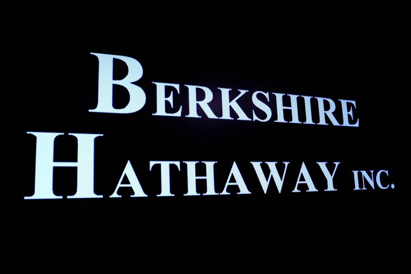Berkshire's BofA stake cuts top $6 billion, analysts say Buffett booking profits