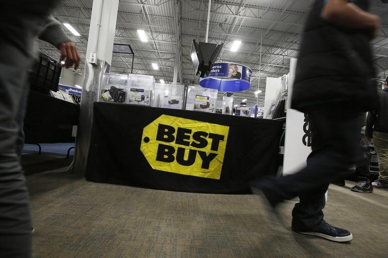 Best Buy cuts forecast, shares drop