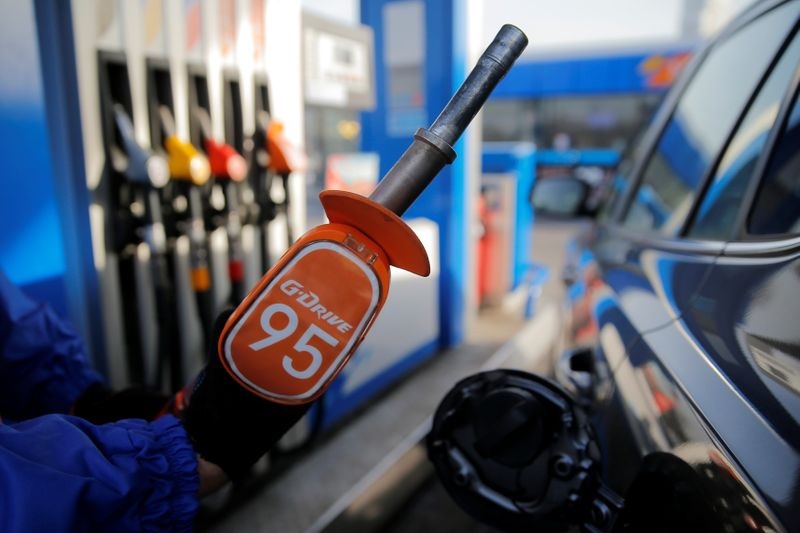 Brent crude oil price drop aids airline industry profits, IATA report shows