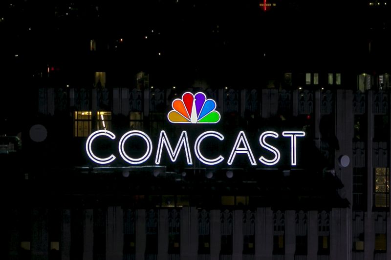 Comcast shares dip on projected subscriber losses at investor event