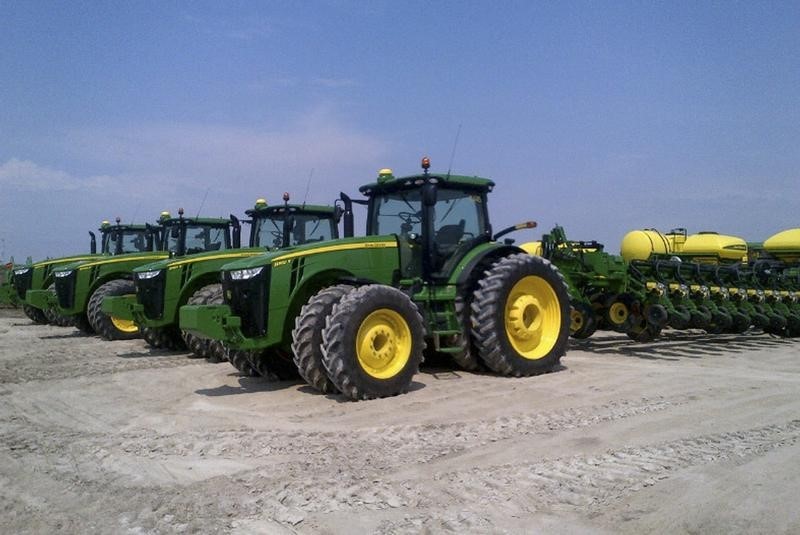 Deere stock gains as Q3 results top estimates, outlook steady