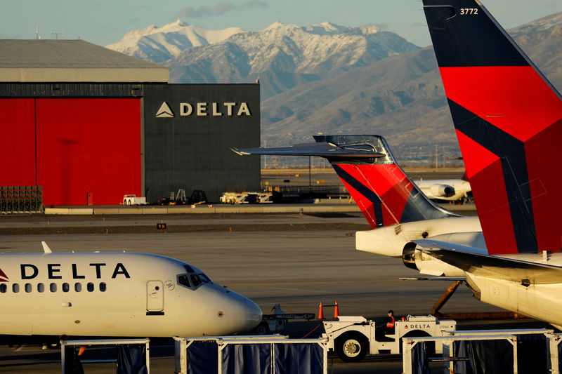 Delta Air Lines unveils disappointing fourth-quarter guidance, sending shares down