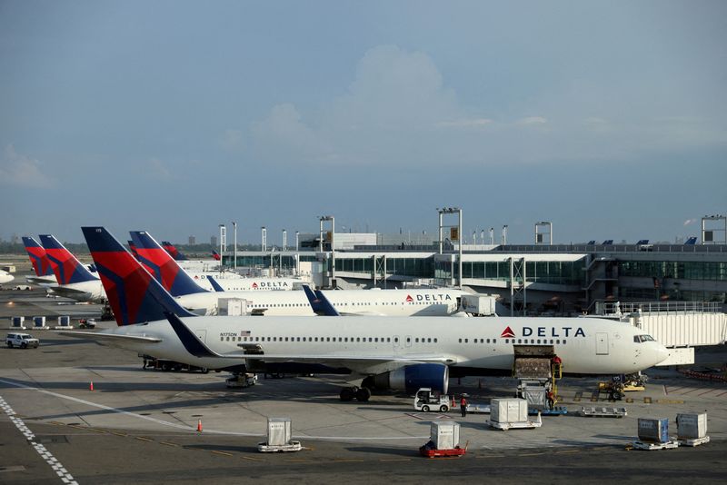 Delta forecasts strongest profit in its 100-year history