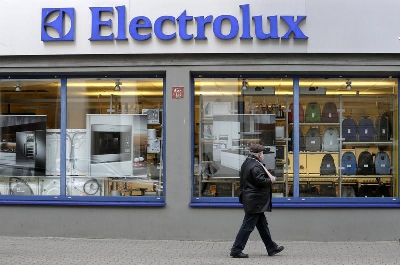 Electrolux shares plunge over 13% on disappointing Q3 results and outlook