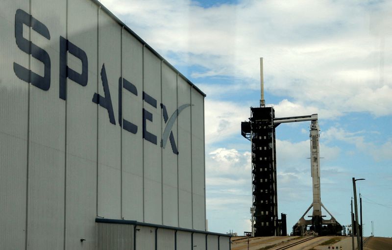 FAA chief defends SpaceX civil penalty, launch delay