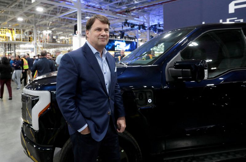 Ford to lower managers' bonuses as company performance slips, sources say