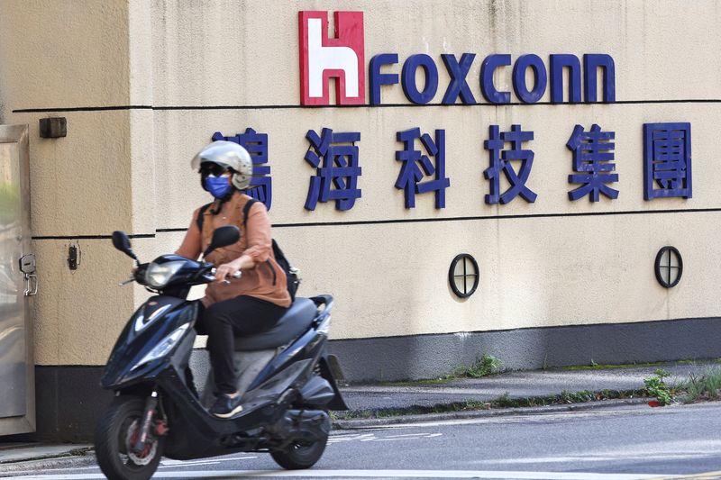 Foxconn says Oct revenue +8.59% y/y, Q4 outlook good